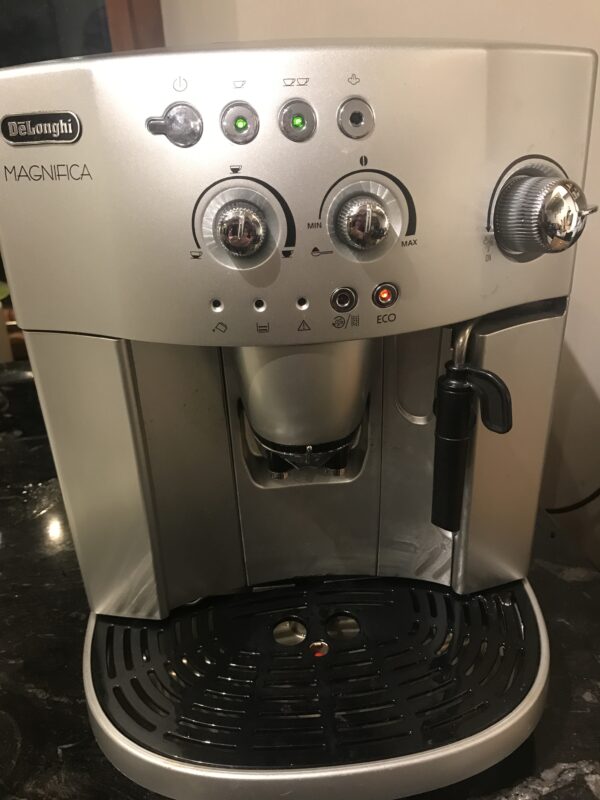 DeLonghi Magnifica  Bean to Cup Espresso Cappuccino Machine ESAM4200 - Image 12